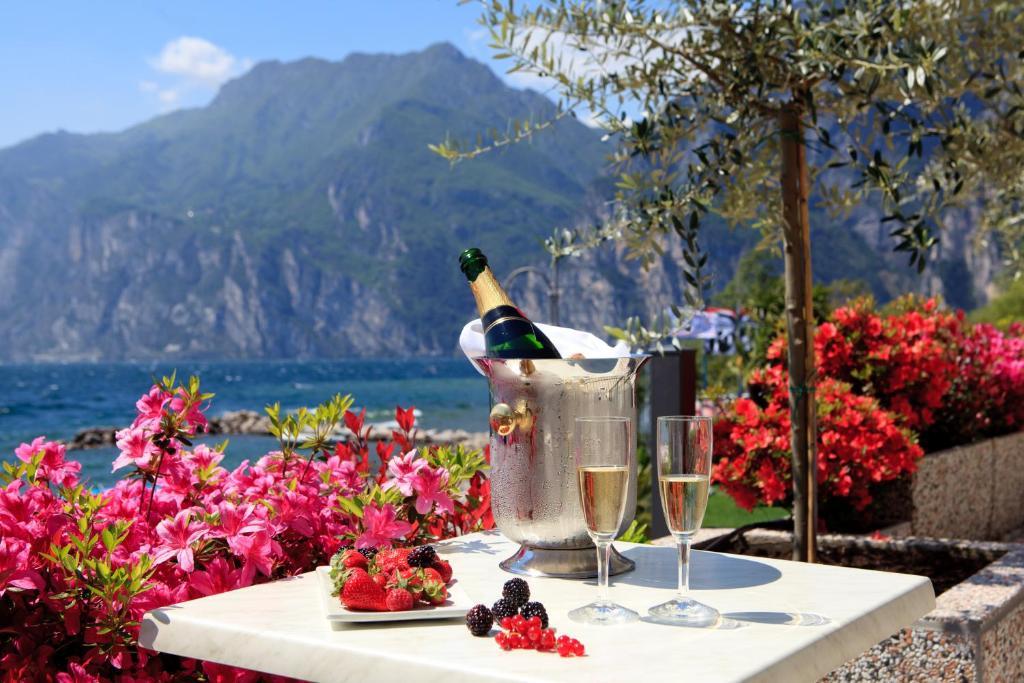 Hotel Lido Blu - Surf & Bike Torbole Sul Garda Dış mekan fotoğraf