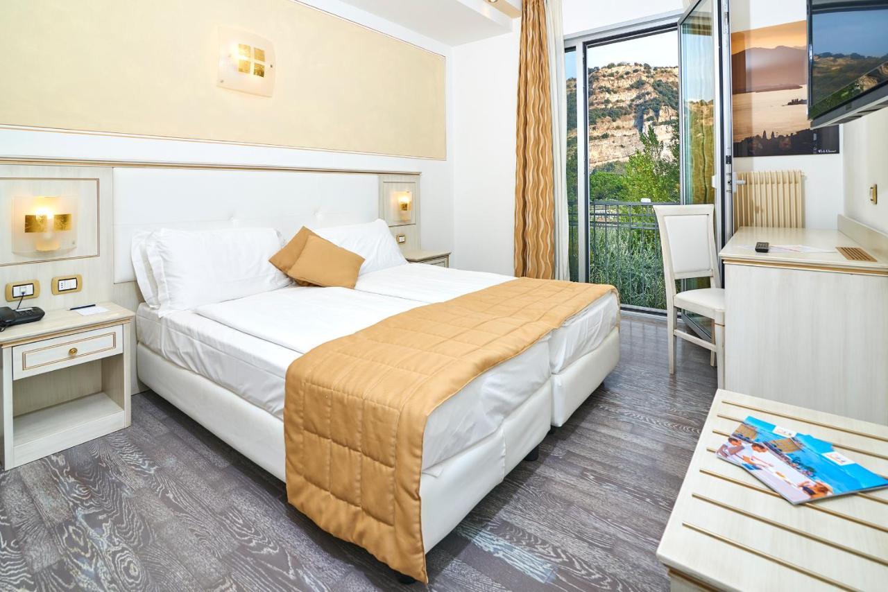 Hotel Lido Blu - Surf & Bike Torbole Sul Garda Dış mekan fotoğraf